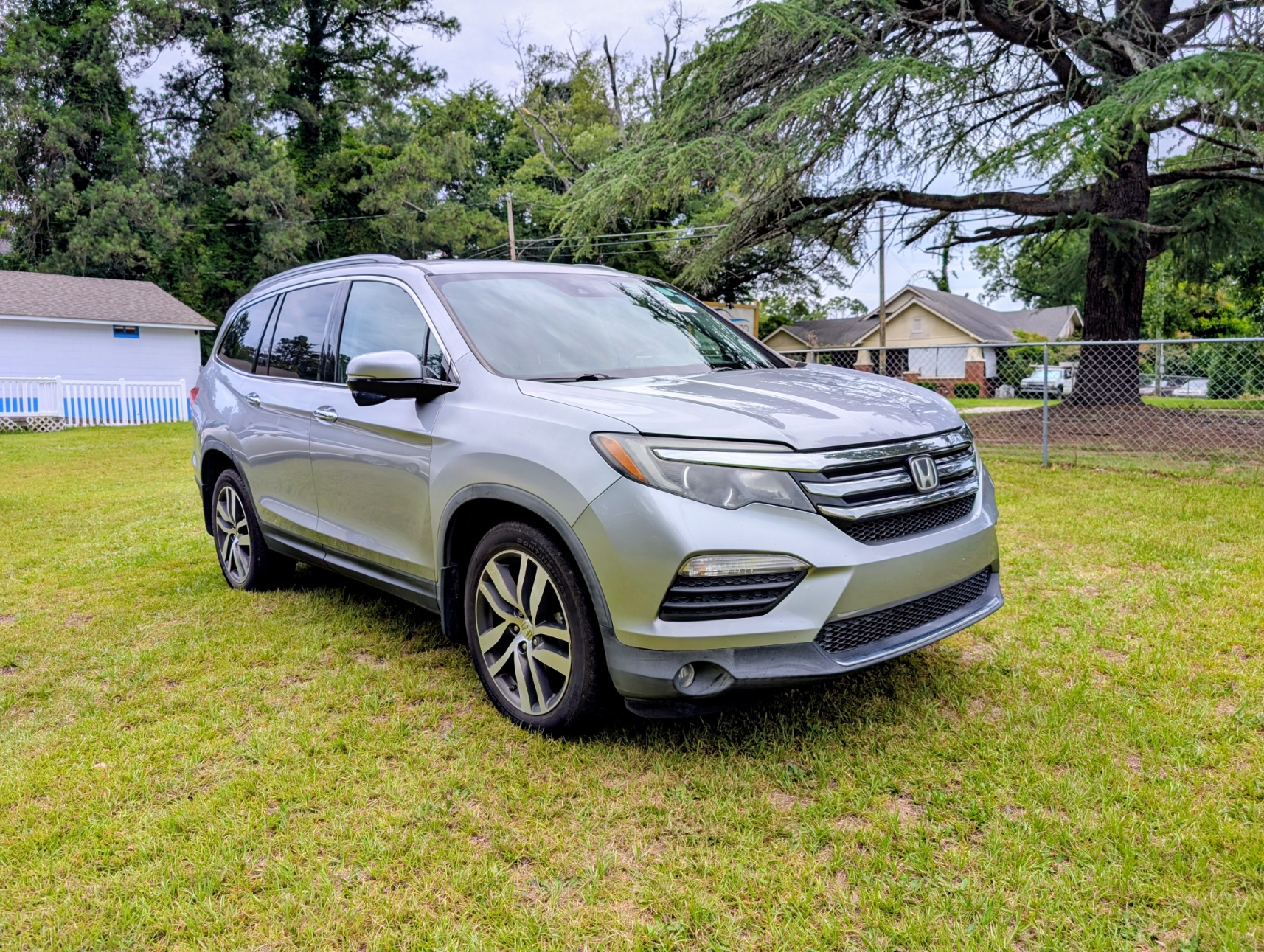 
								2016 Honda Pilot Touring AWD full									