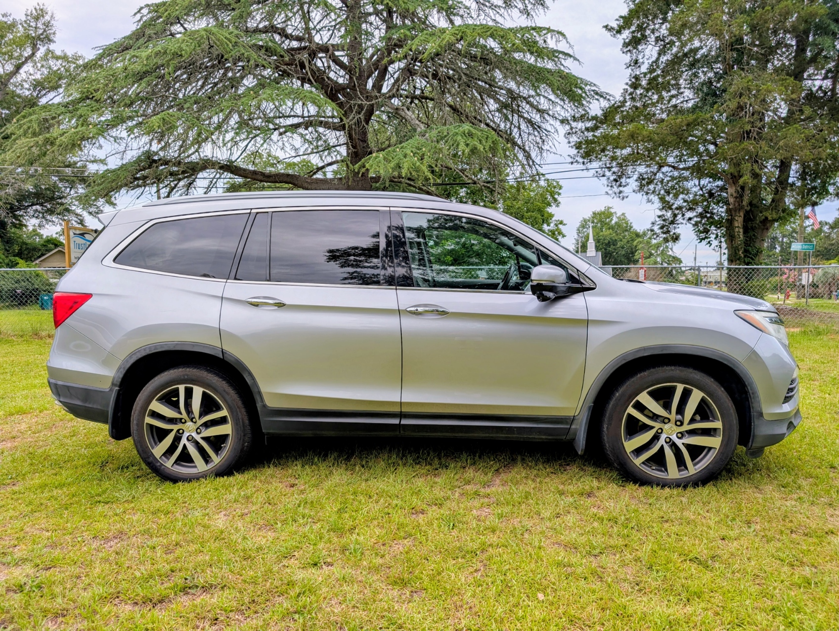 
								2016 Honda Pilot Touring AWD full									