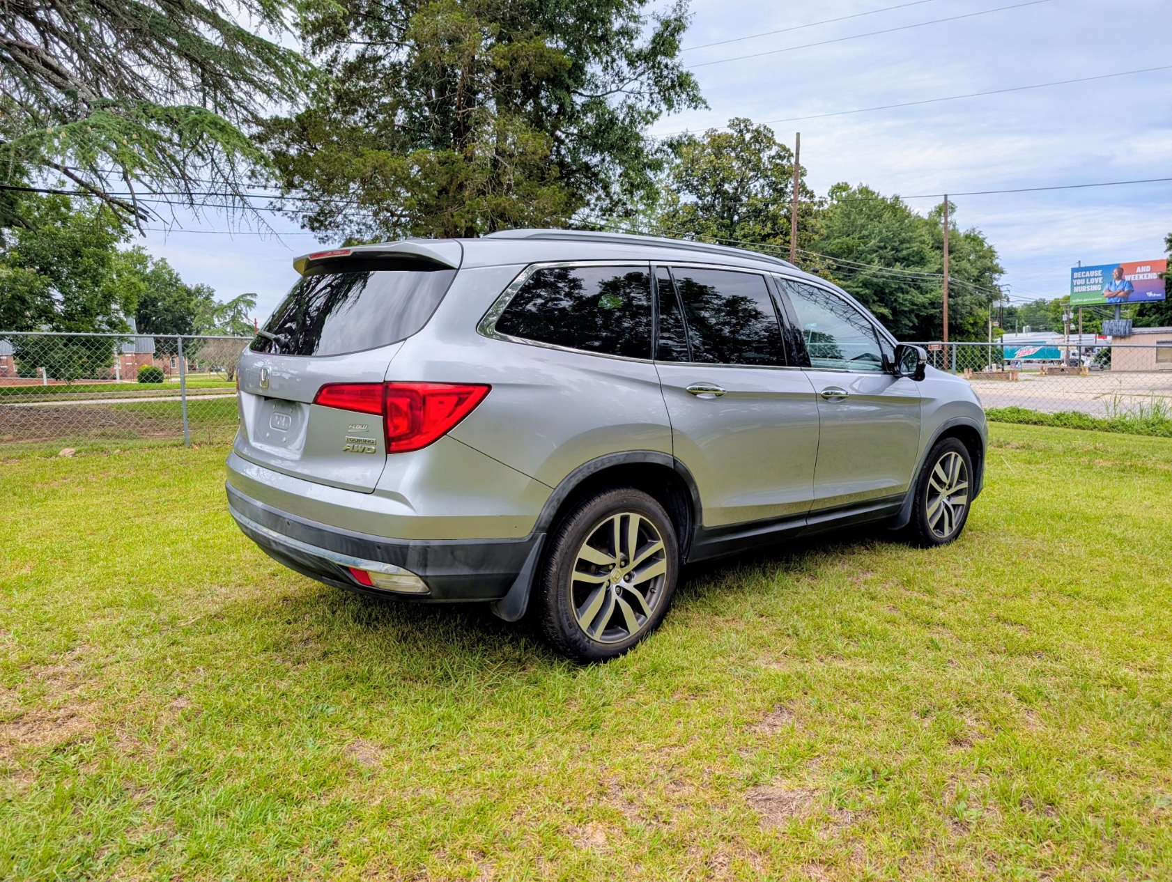 
								2016 Honda Pilot Touring AWD full									