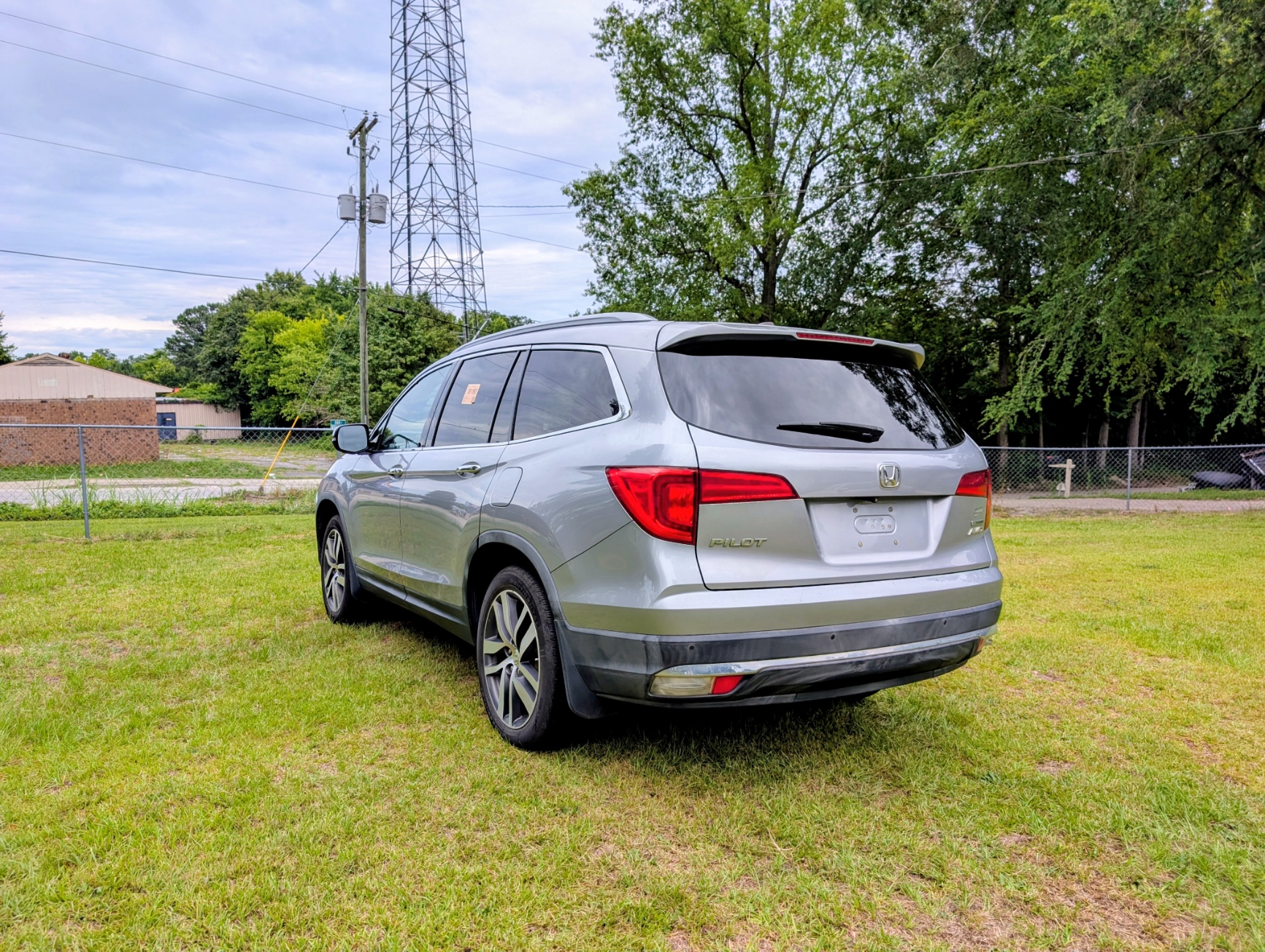 
								2016 Honda Pilot Touring AWD full									