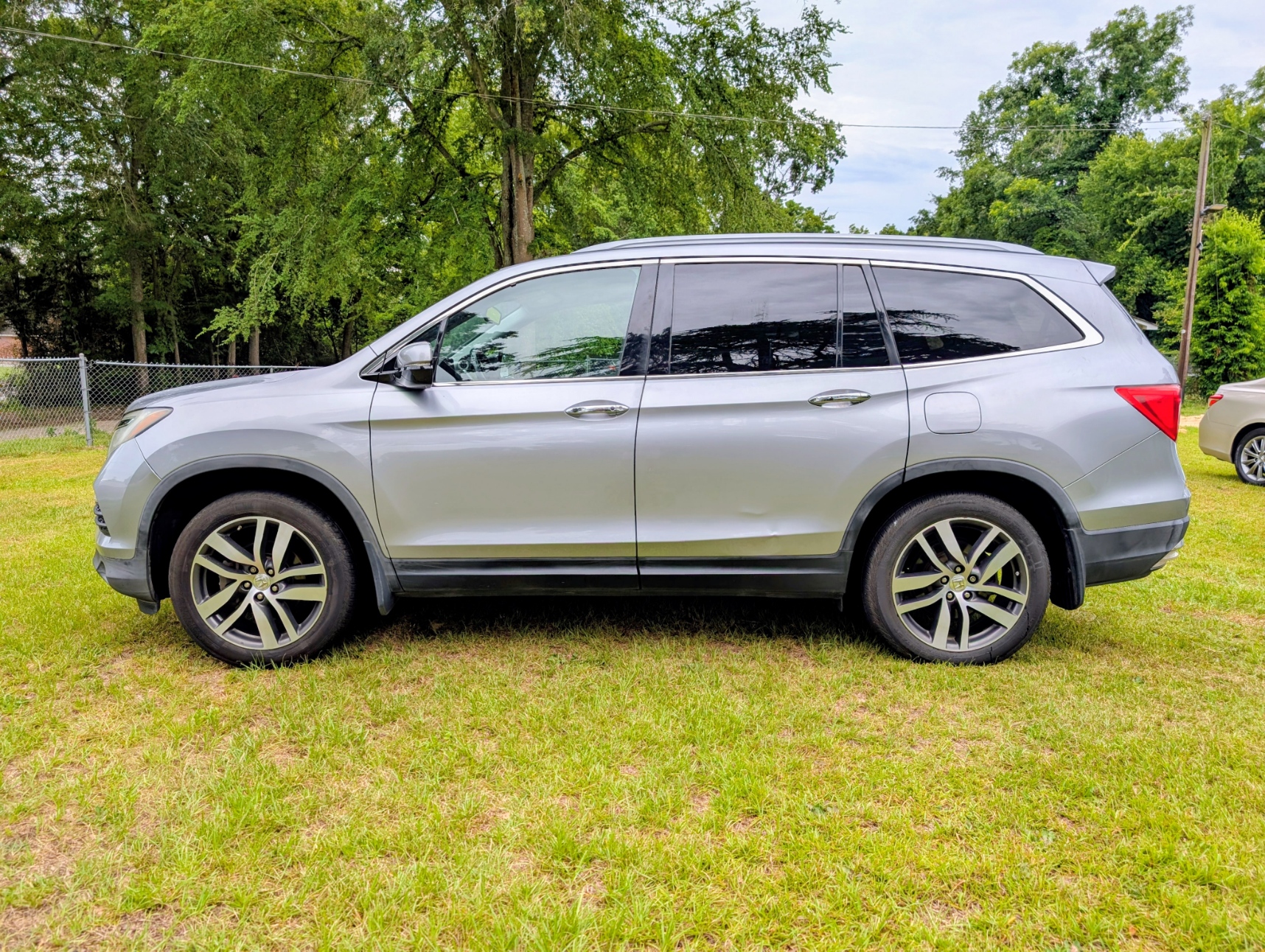 
								2016 Honda Pilot Touring AWD full									