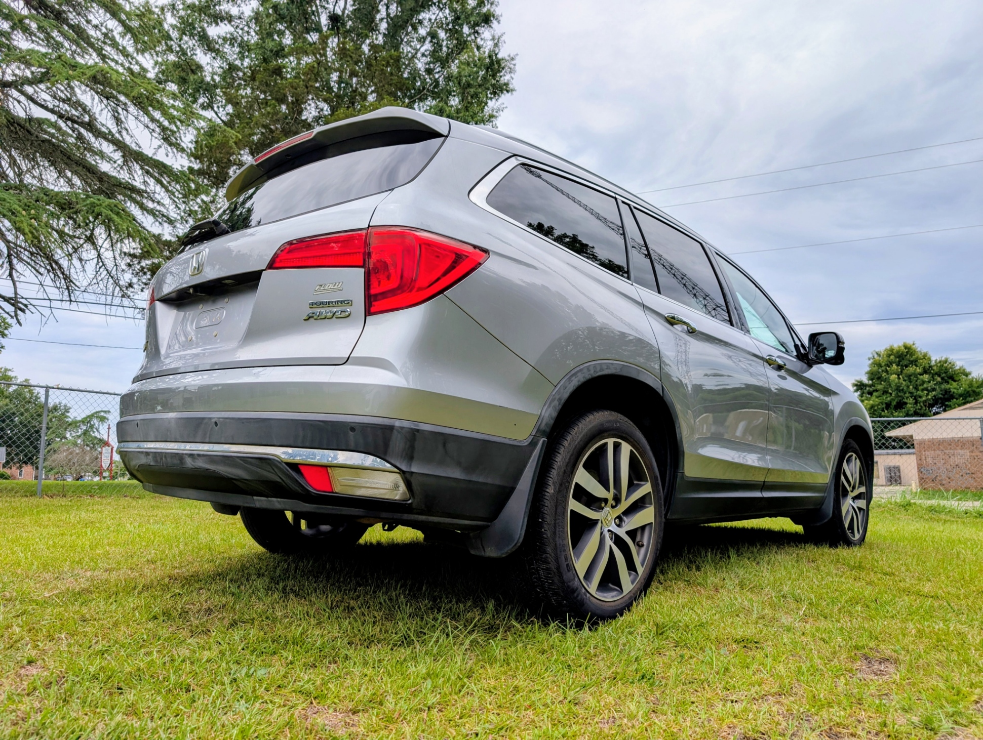 
								2016 Honda Pilot Touring AWD full									
