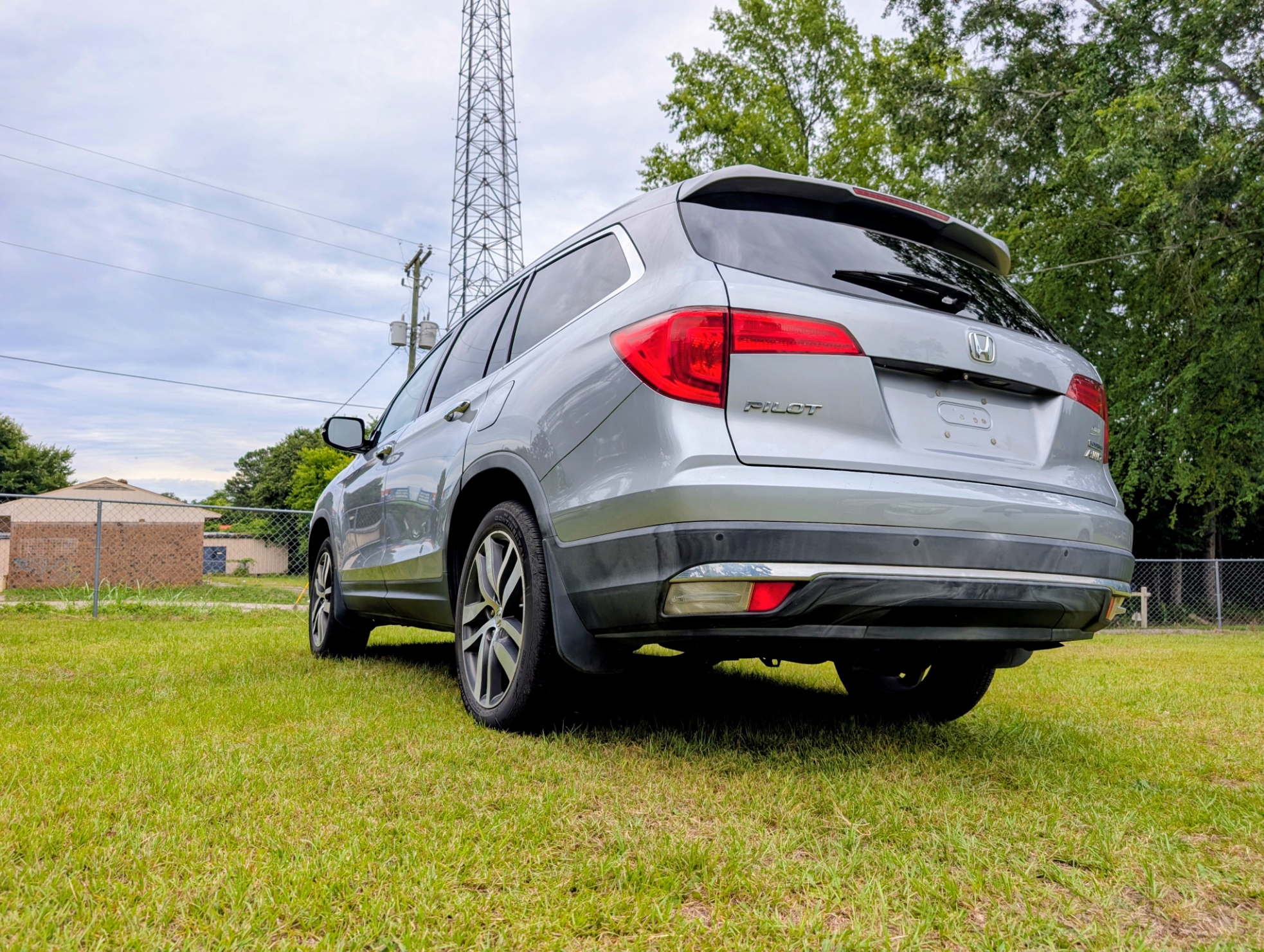 
								2016 Honda Pilot Touring AWD full									