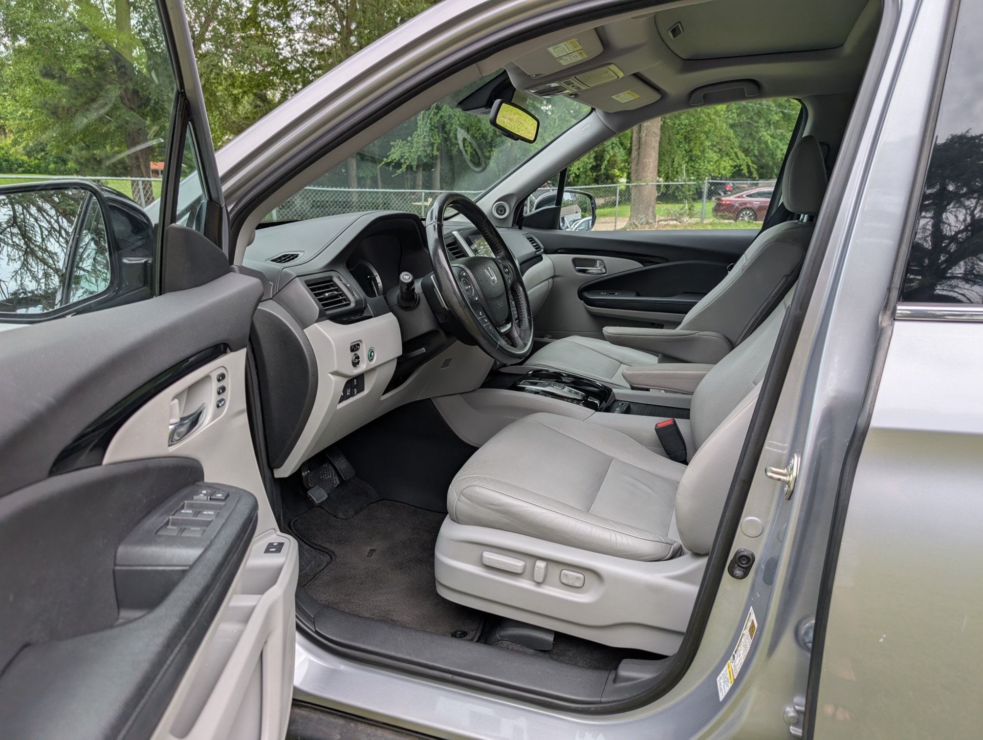 
								2016 Honda Pilot Touring AWD full									