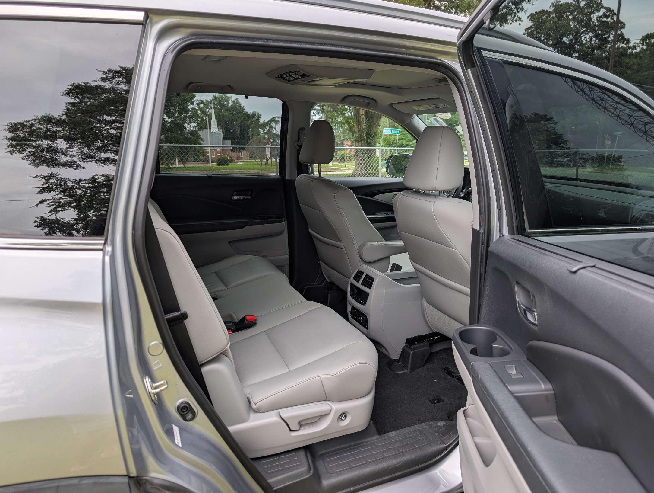 
								2016 Honda Pilot Touring AWD full									