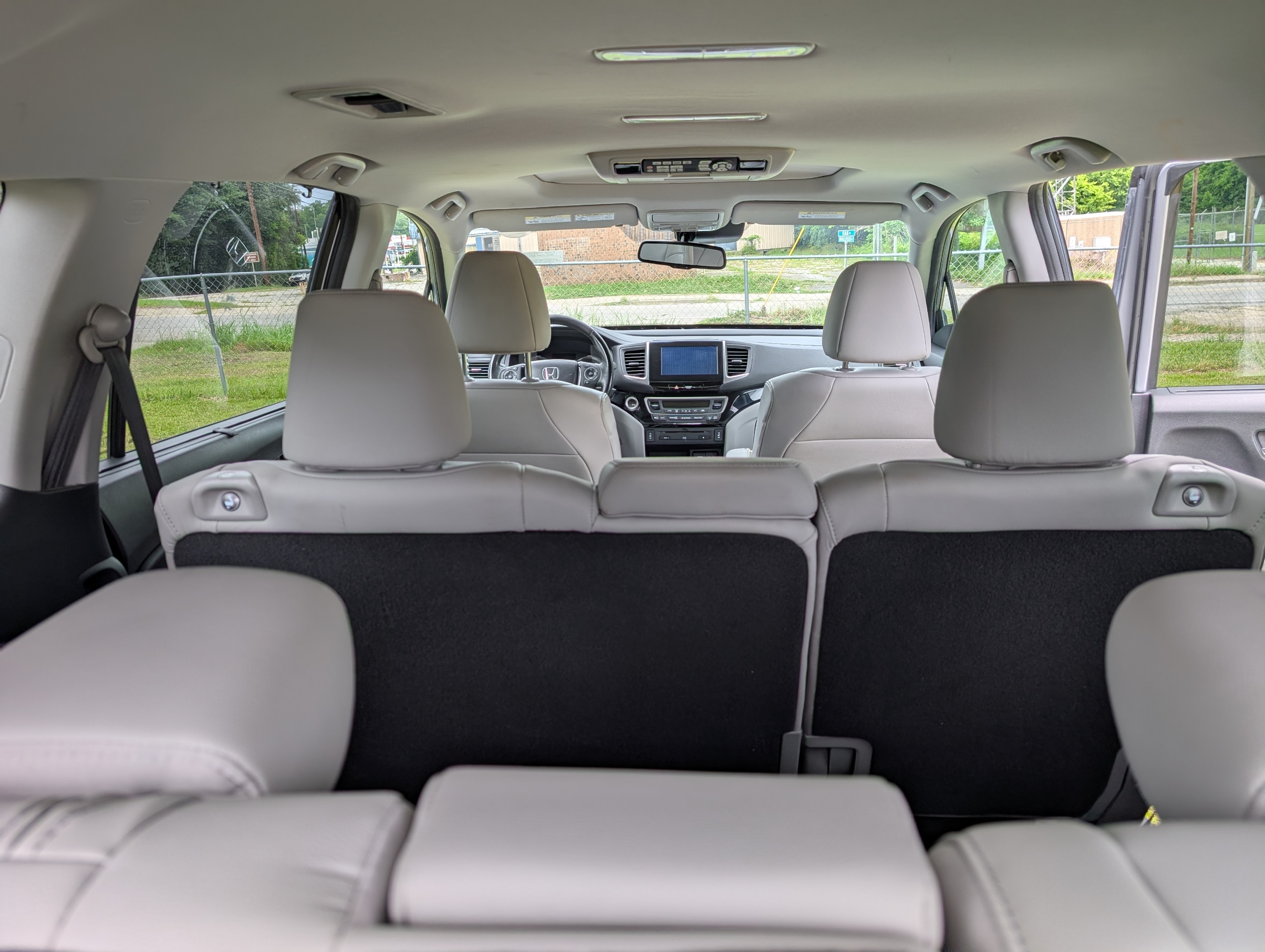 
								2016 Honda Pilot Touring AWD full									