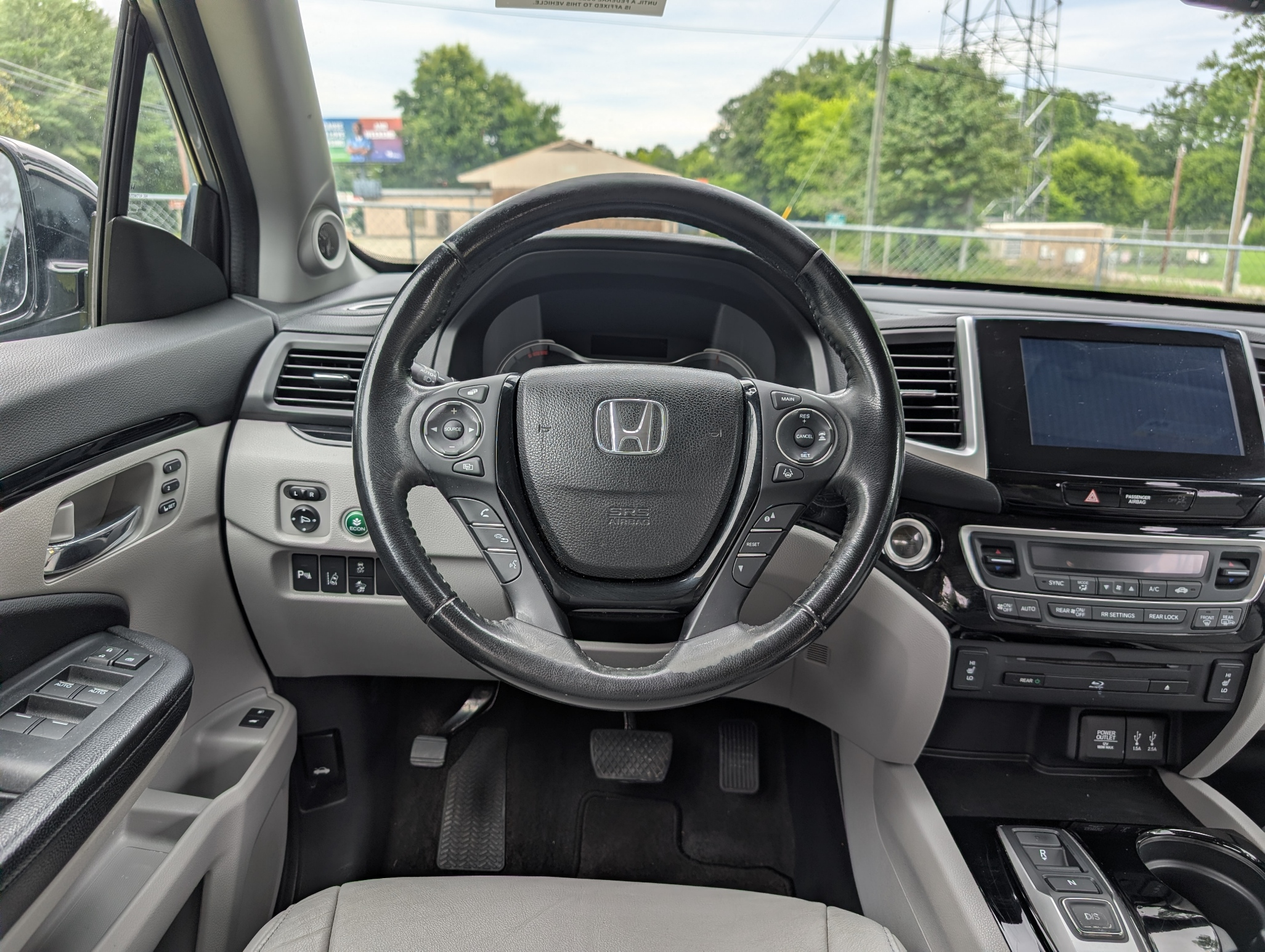 
								2016 Honda Pilot Touring AWD full									