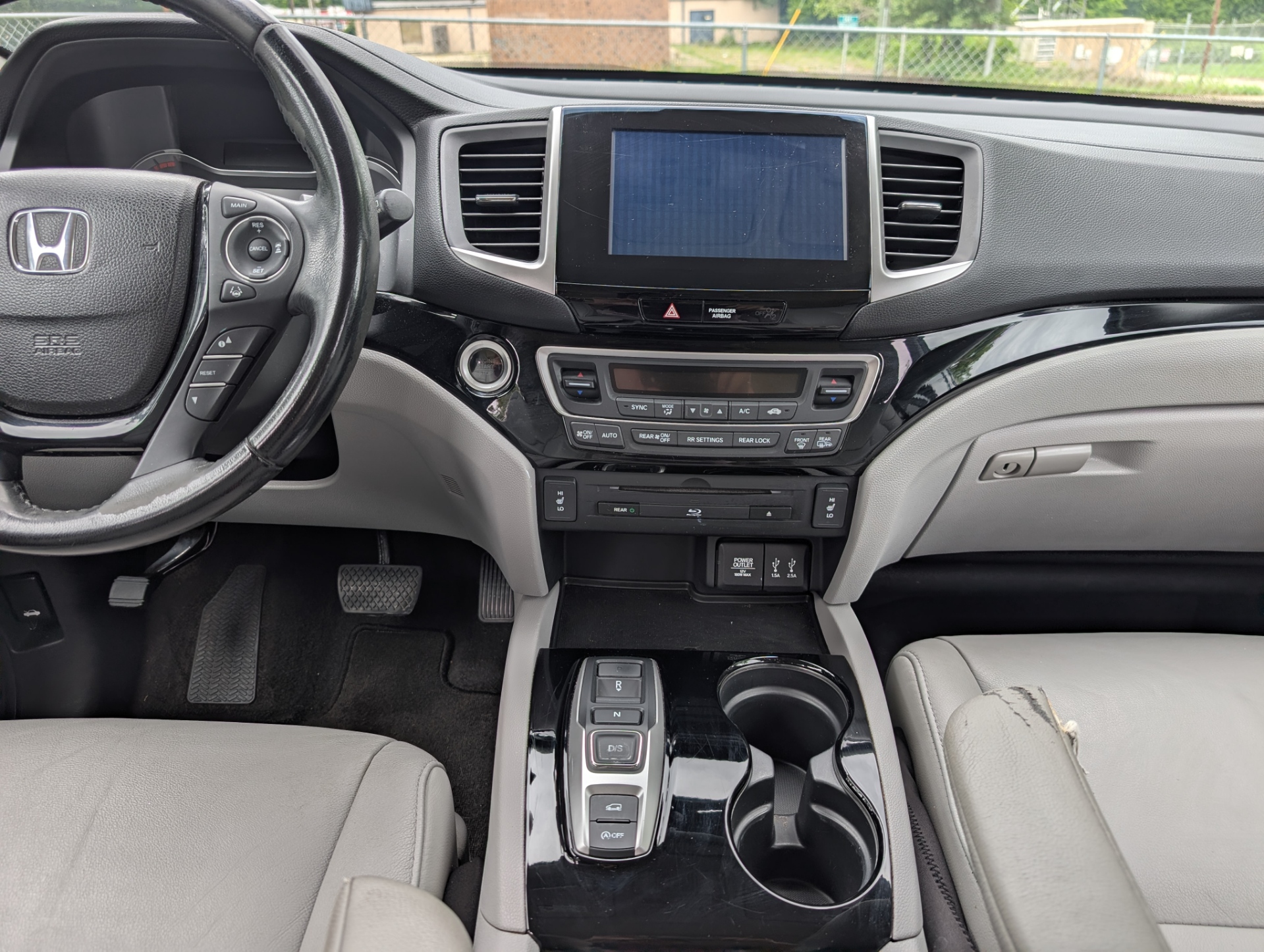 
								2016 Honda Pilot Touring AWD full									