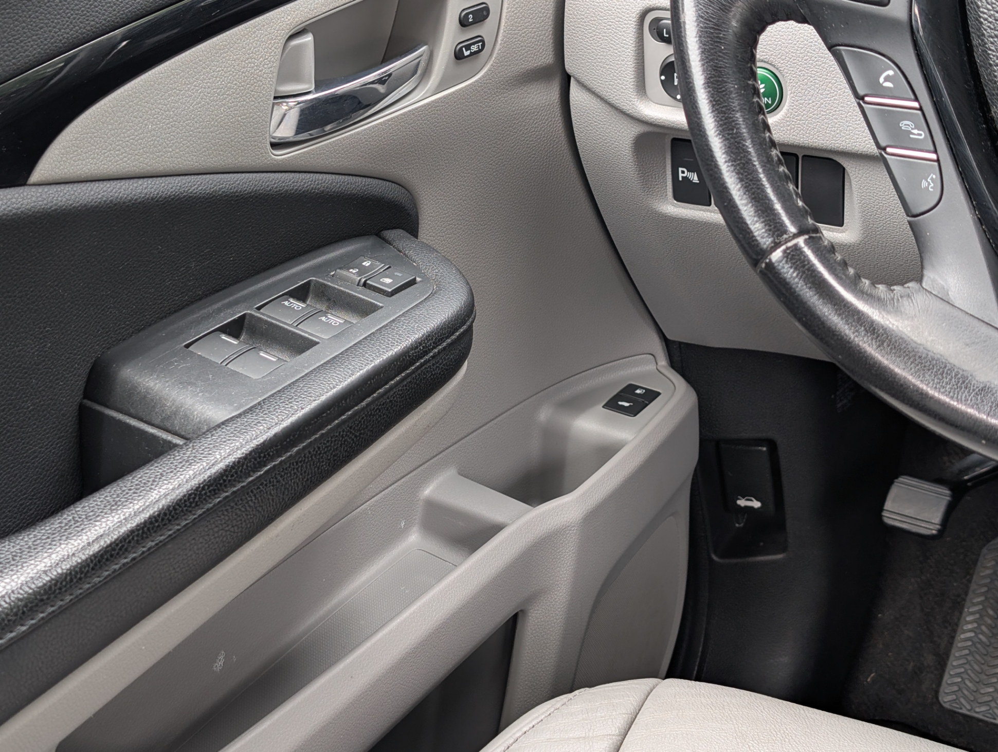 
								2016 Honda Pilot Touring AWD full									
