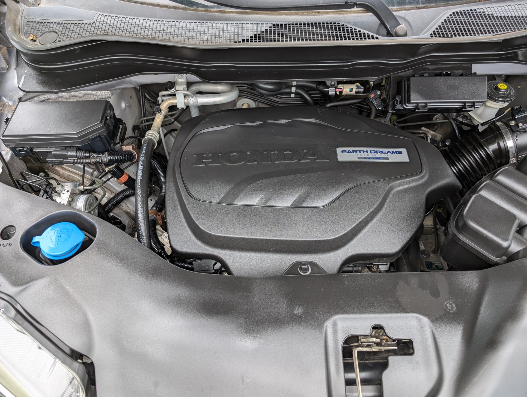 
								2016 Honda Pilot Touring AWD full									