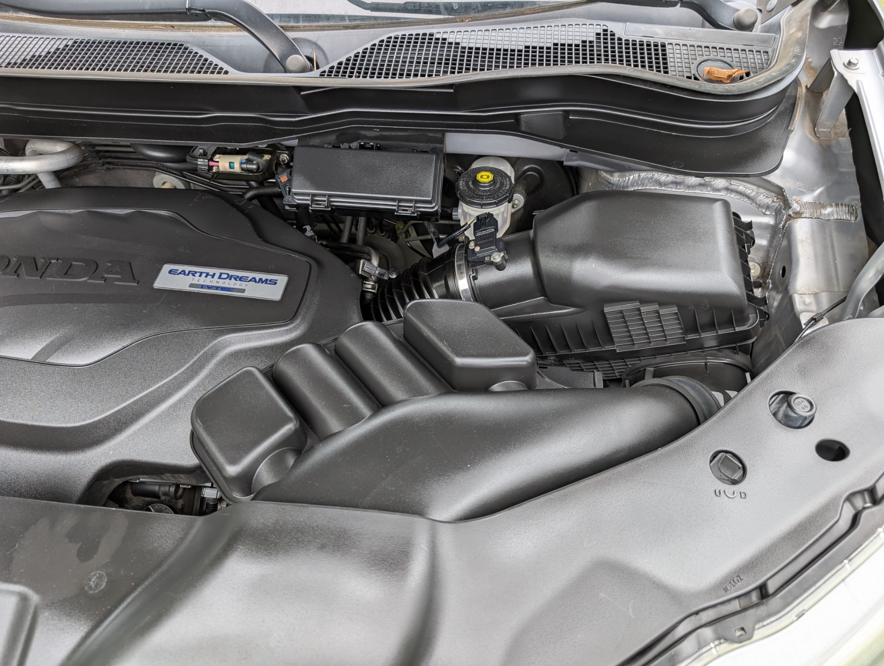 
								2016 Honda Pilot Touring AWD full									