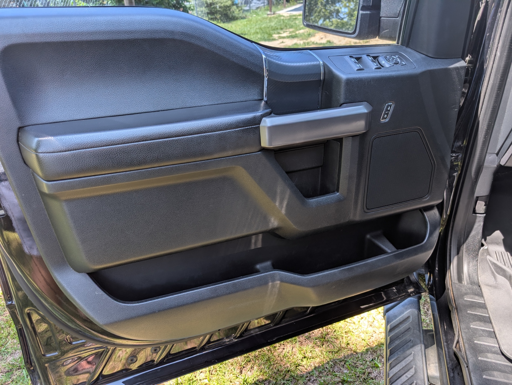 
								2020 Ford F-150 XLT SuperCrew 2WD full									