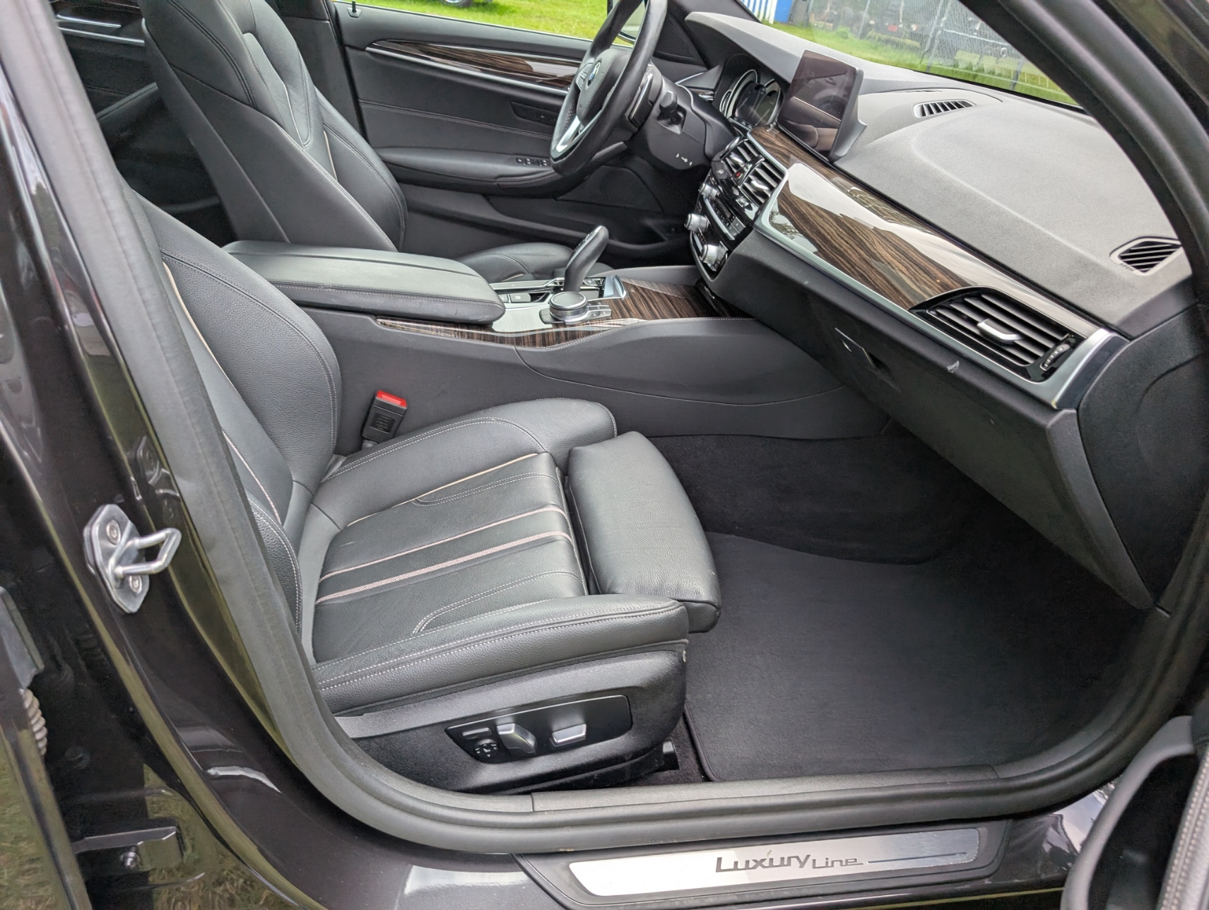 
								2019 BMW 530i full									