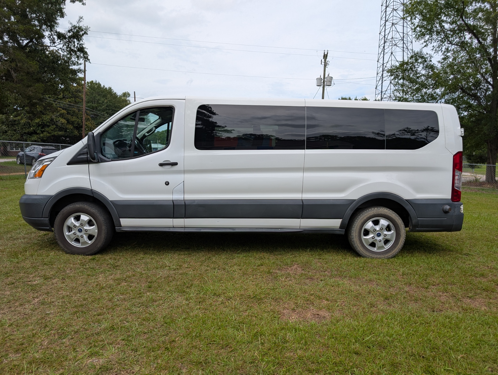 
								2017 Ford Transit 350 XLT full									