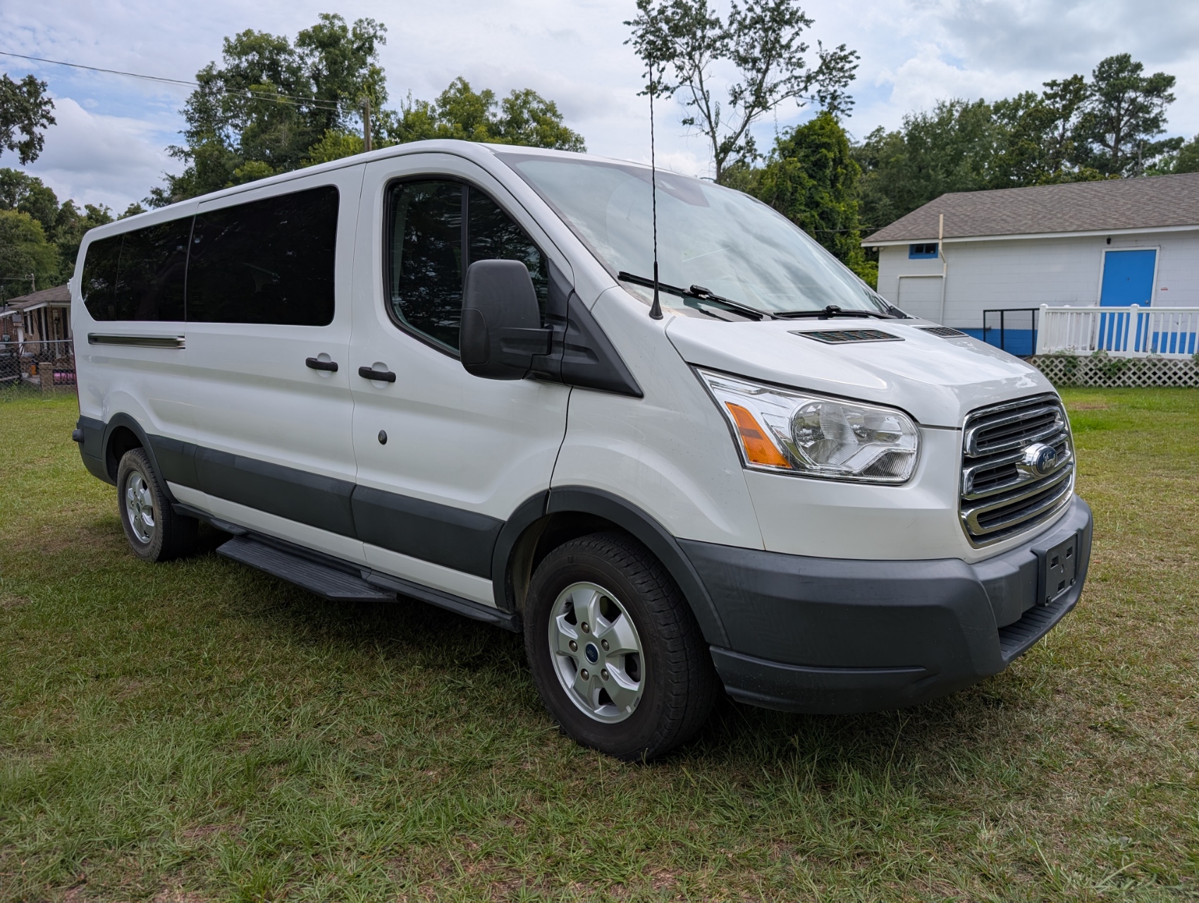 
								2017 Ford Transit 350 XLT full									