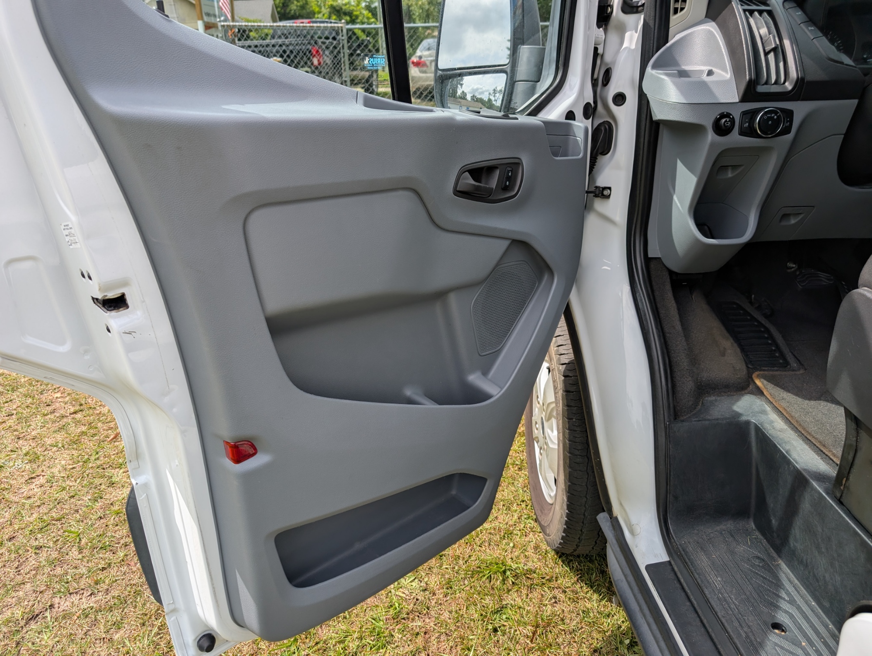 
								2017 Ford Transit 350 XLT full									