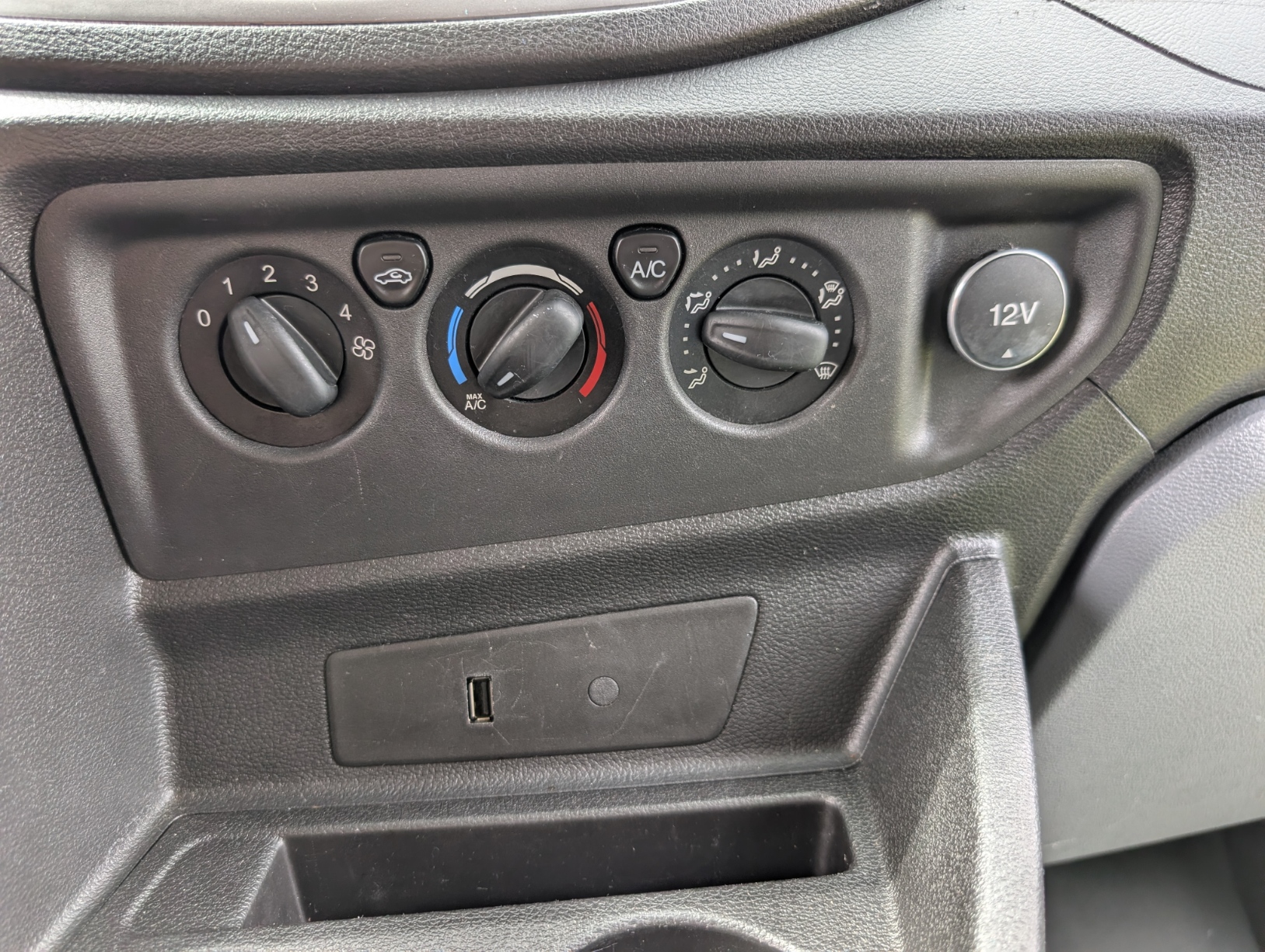 
								2017 Ford Transit 350 XLT full									