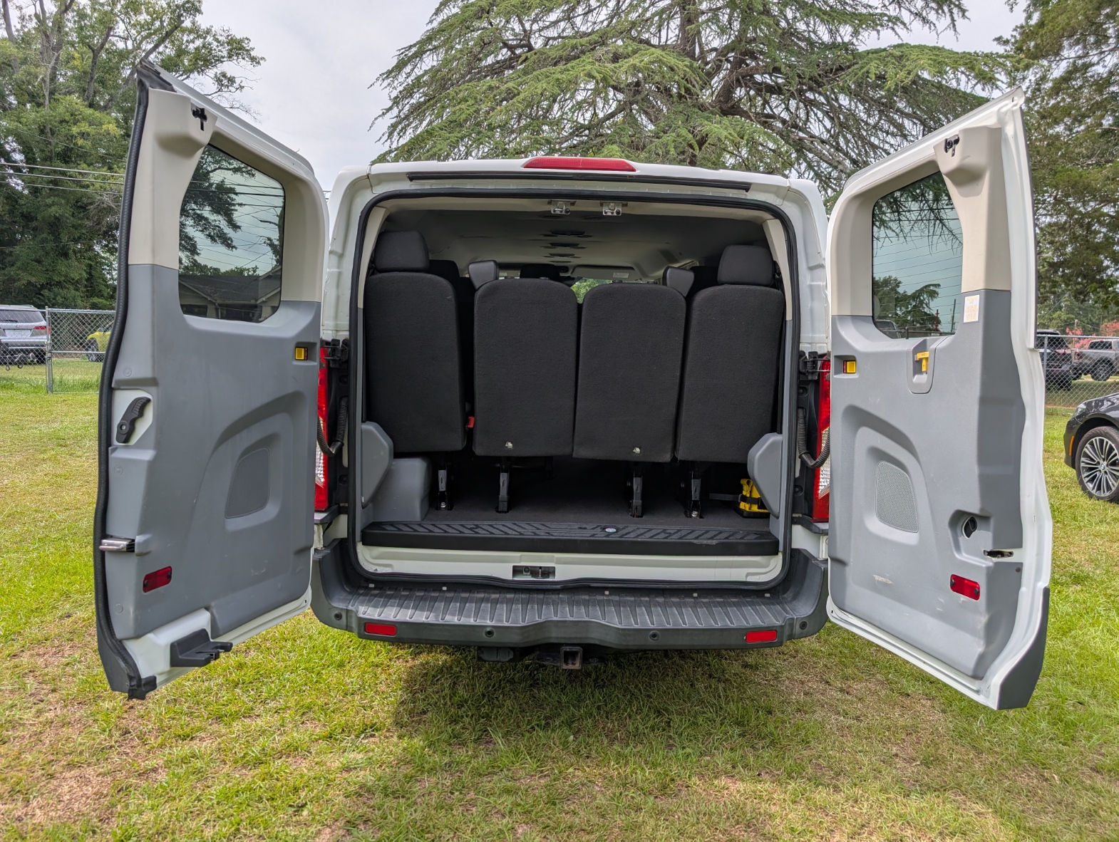 
								2017 Ford Transit 350 XLT full									